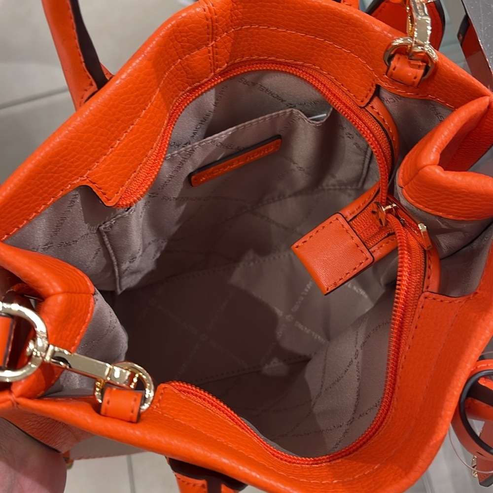 Michael Kors Mirella Small Pebbled Leather Shopper Top Zip Crossbody XBODY
Poppy - Picture 7 of 16